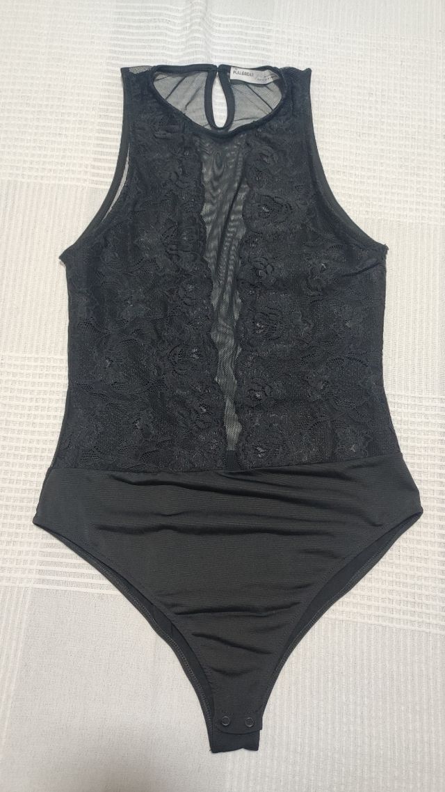 Body negro de encaje, con transparencia  Pull&Bear