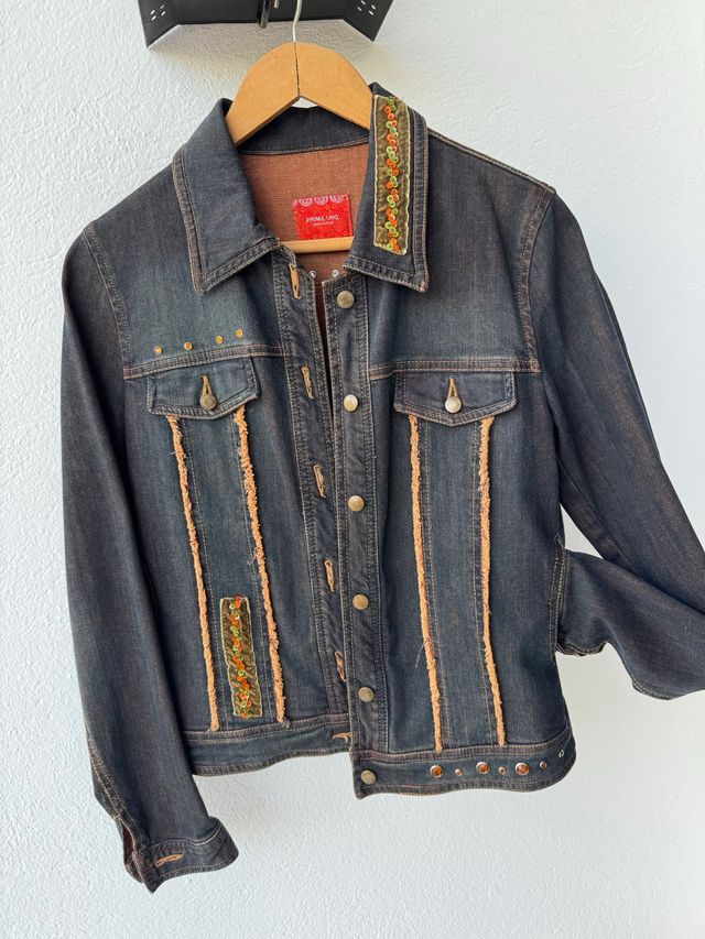 Cazadora vaquera con adornos