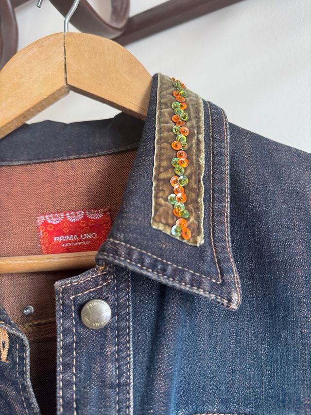 Cazadora vaquera con adornos
