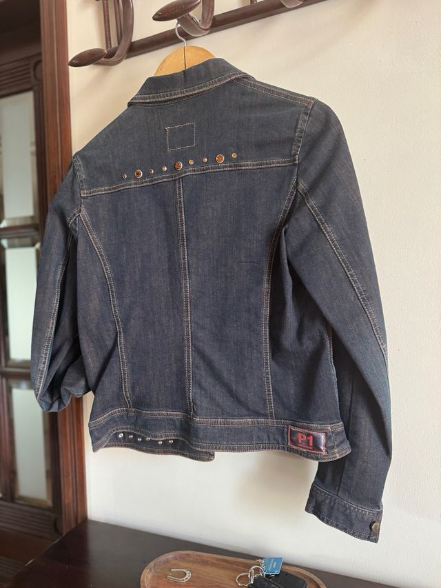 Cazadora vaquera con adornos