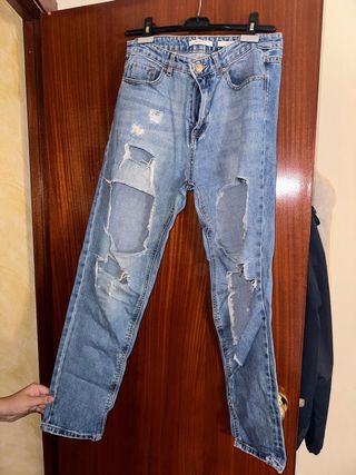 Pantalón vaquero roto azul