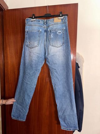 Pantalón vaquero roto azul