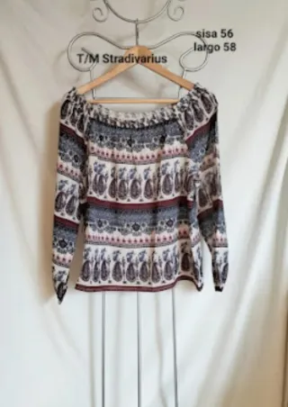 Blusa Stradivarius T/M Estampada Hombros Descubier
