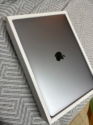 MacBook Pro Apple 2021 teclado dañado. 