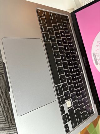 MacBook Pro Apple 2021 teclado dañado. 