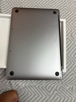MacBook Pro Apple 2021 teclado dañado. 