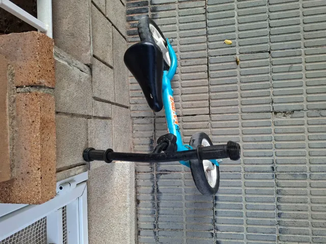 Bici sin pedales azul