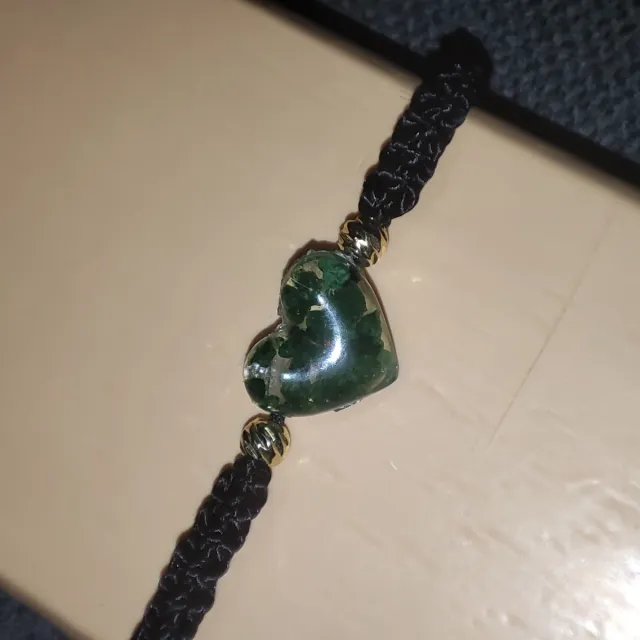 Manilla con forma de Corazón Esmeralda encapsulada