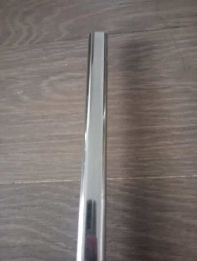 Barra para armario resistente.