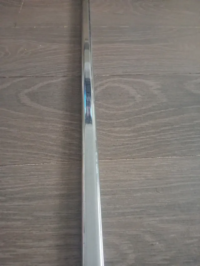 Barra para armario resistente.