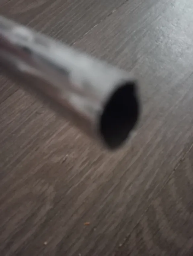 Barra para armario resistente.