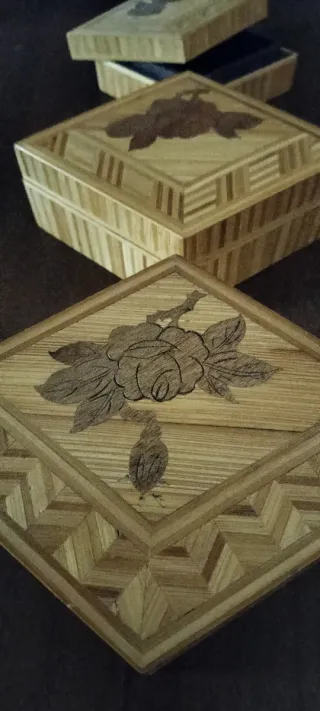 Tre scatoline cinesi in bambù