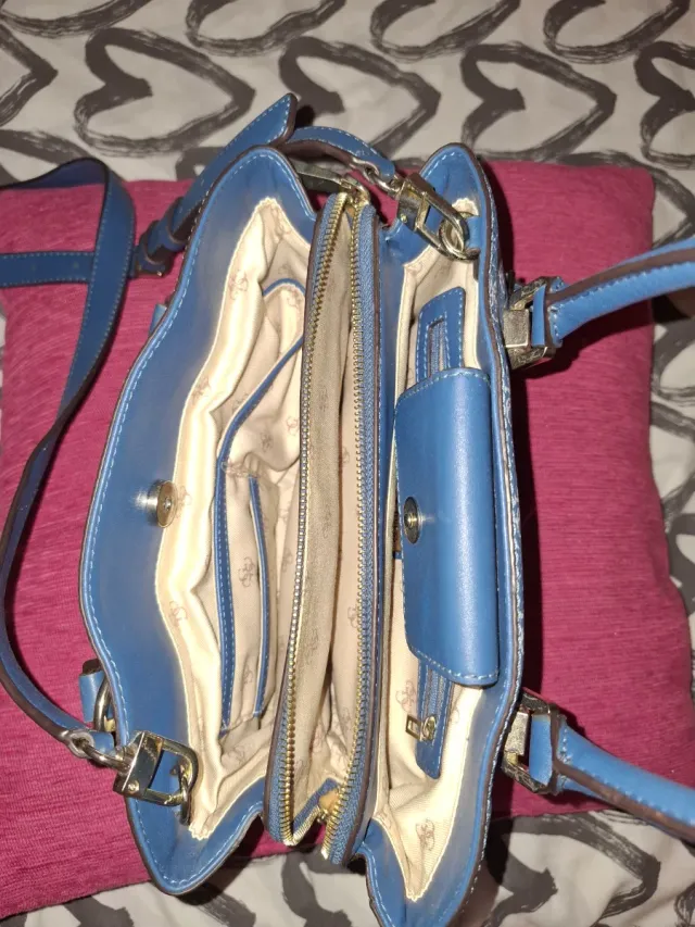 Bolso Guess azul y blanco