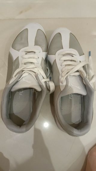 Zapatillas Puma Mujer Blancas y Plateadas