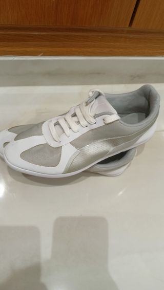 Zapatillas Puma Mujer Blancas y Plateadas