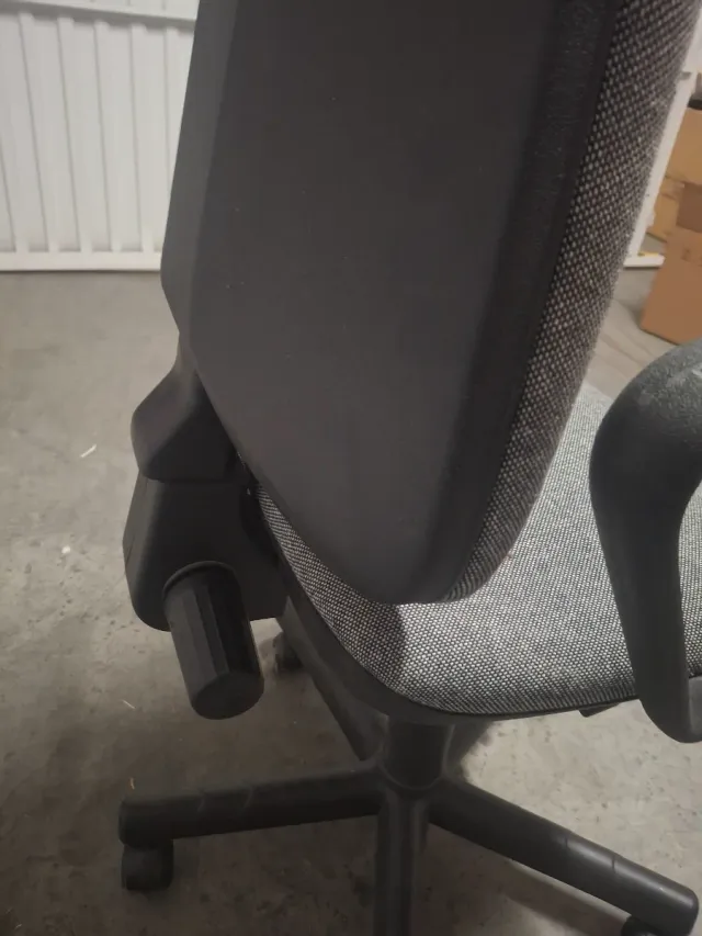 Silla de oficina gris