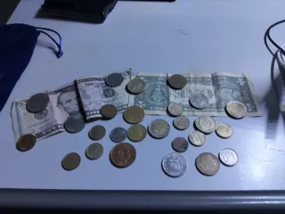 Monedas antiguas y billetes