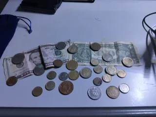 Monedas antiguas y billetes