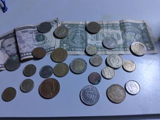 Monedas antiguas y billetes