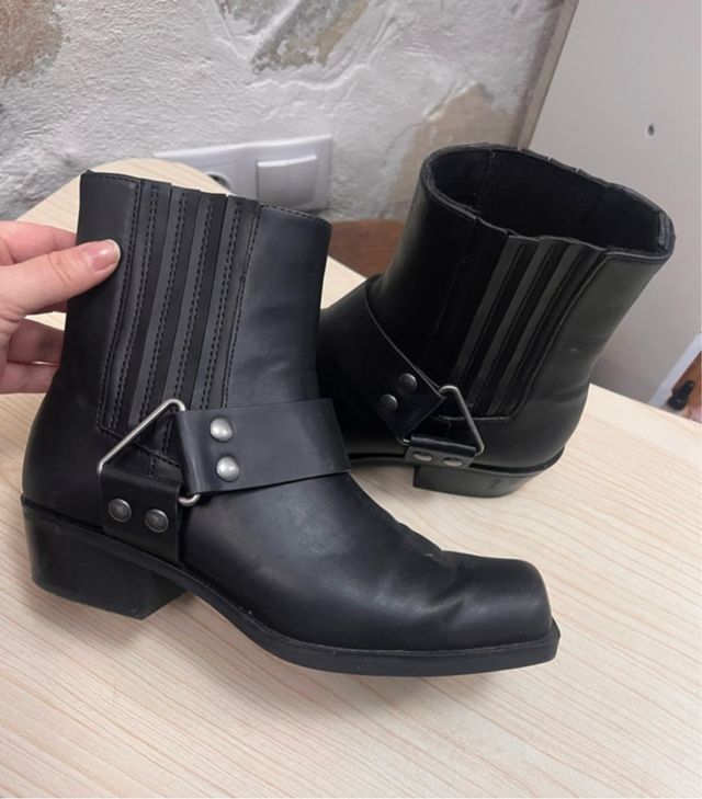 Stivaletti neri stile denim