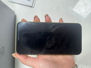 iPhone 11 giallo
