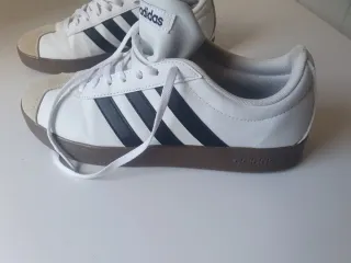 Zapatillas Adidas Blancas y Negras