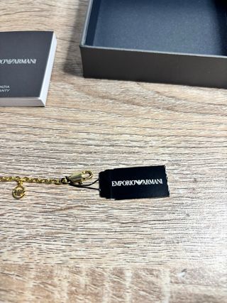 Pulsera Emporio Armani Corazones Dorada Nueva.