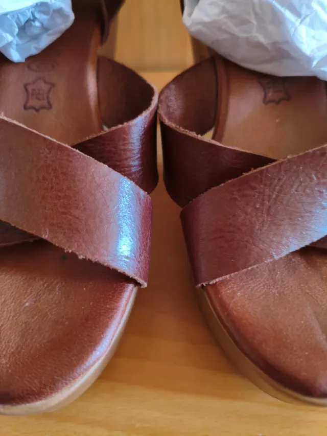 Sandalias de piel con suela de gel