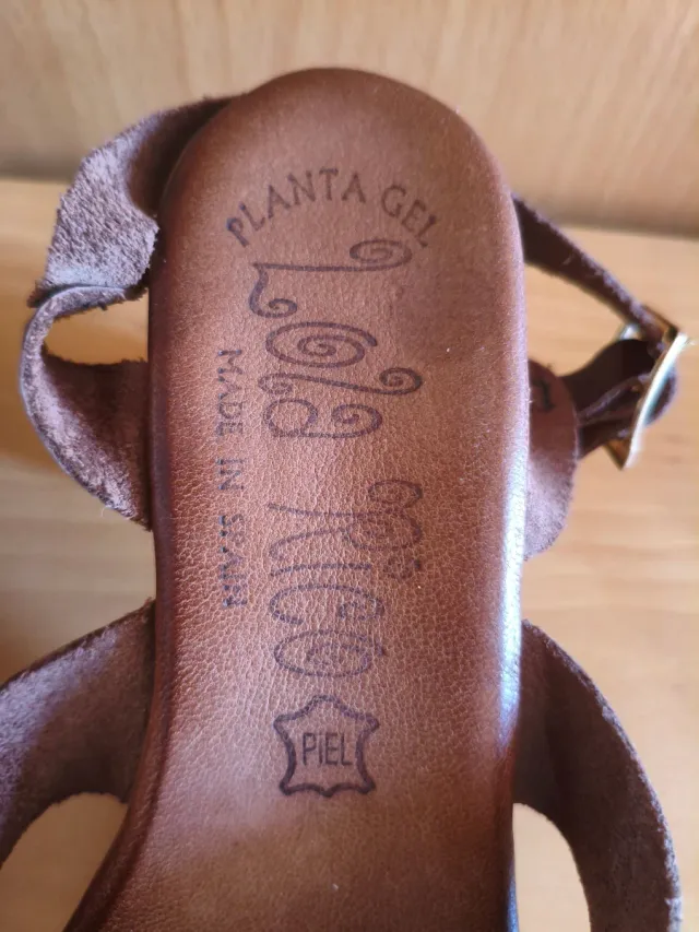 Sandalias de piel con suela de gel