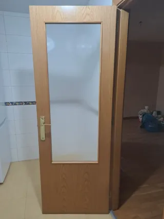 Puerta madera con cristal