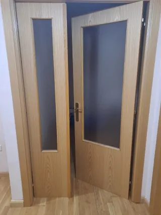 Puerta doble abatible con cristal