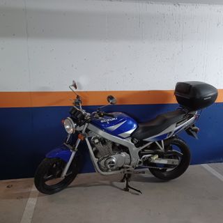 Suzuki GS500 con baúl SHAD