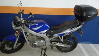Suzuki GS500 con baúl SHAD
