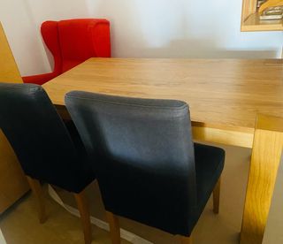 Mesa de comedor y 4 sillas