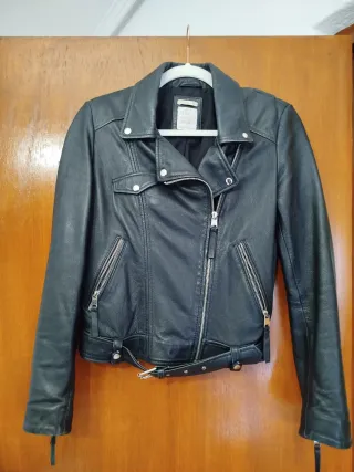 Cazadora polipiel negra