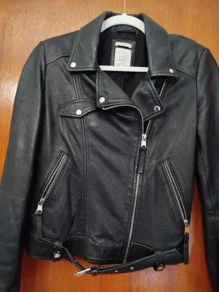 Cazadora polipiel negra