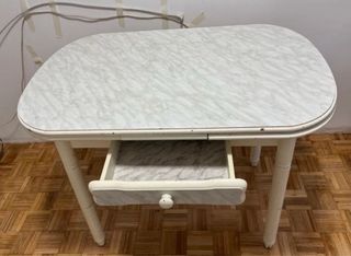 Mesa extensible con 3 taburetes