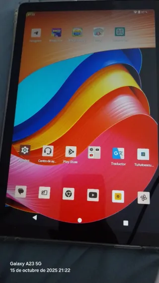 Tablet TCL tab 11 tiene su funda caja y cargador.