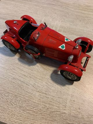Coche Burago Alfa Romeo 2300 Monza 1934 Rojo