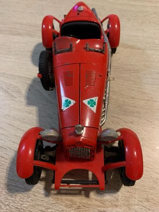 Coche Burago Alfa Romeo 2300 Monza 1934 Rojo