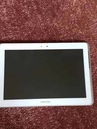Tablet Samsung Blanca y Plateada