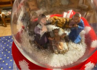 Presepe fatto a mano in sfere forma pupazzo neve