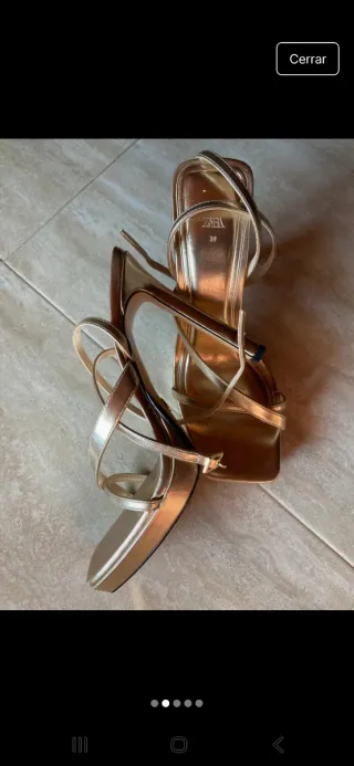 Sandalias de tacón Zara doradas talla 39