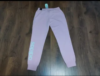 Pantalón Adidas rosa con logo