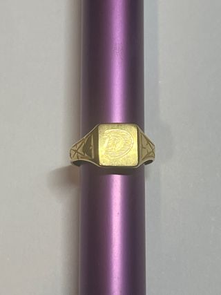 Anillo de oro con inicial D  TALLA BEBÉ 
