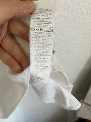 Camiseta blanca con encaje hombros descubiertos M
