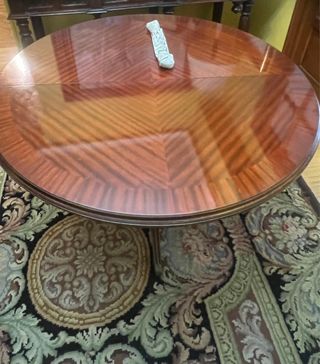 Mesa de comedor redonda de madera