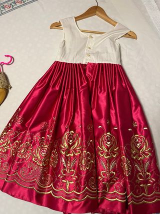 Traje de Fallera Oro y Rosa para niña.