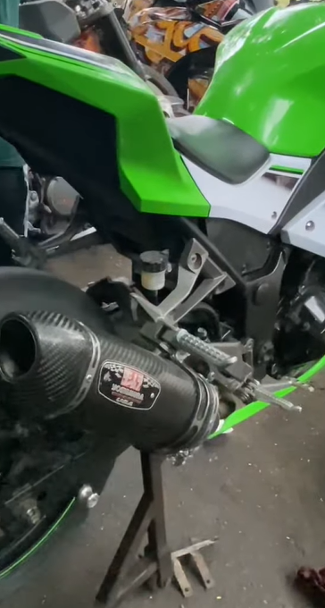 Tubo de escape Yoshimura Kawasaki Z250 Z300