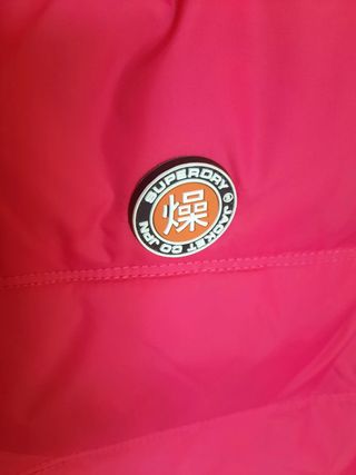 Chaleco Superdry rosa sin mangas